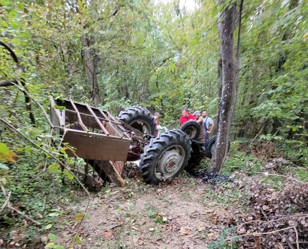 U Novom Selu se prevrnuo traktor