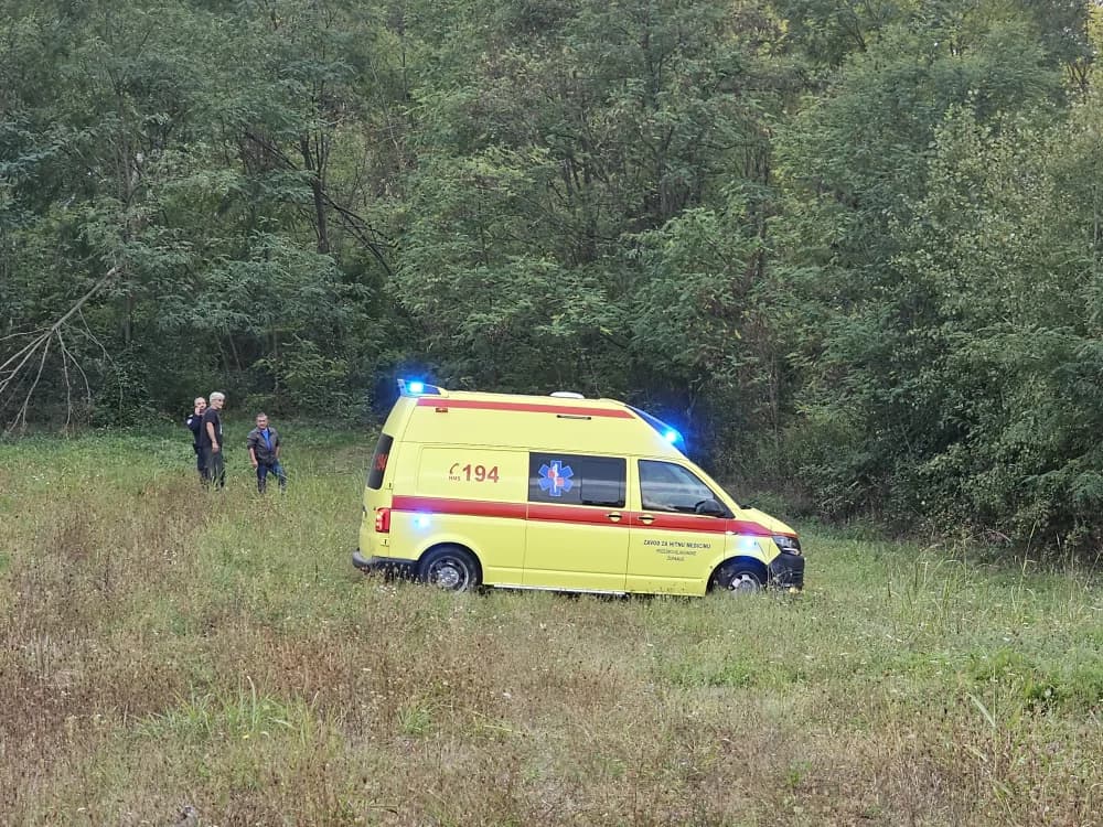 Tragedija u Novom Selu: U prevrtanju traktora poginuo 40-godišnji muškarac