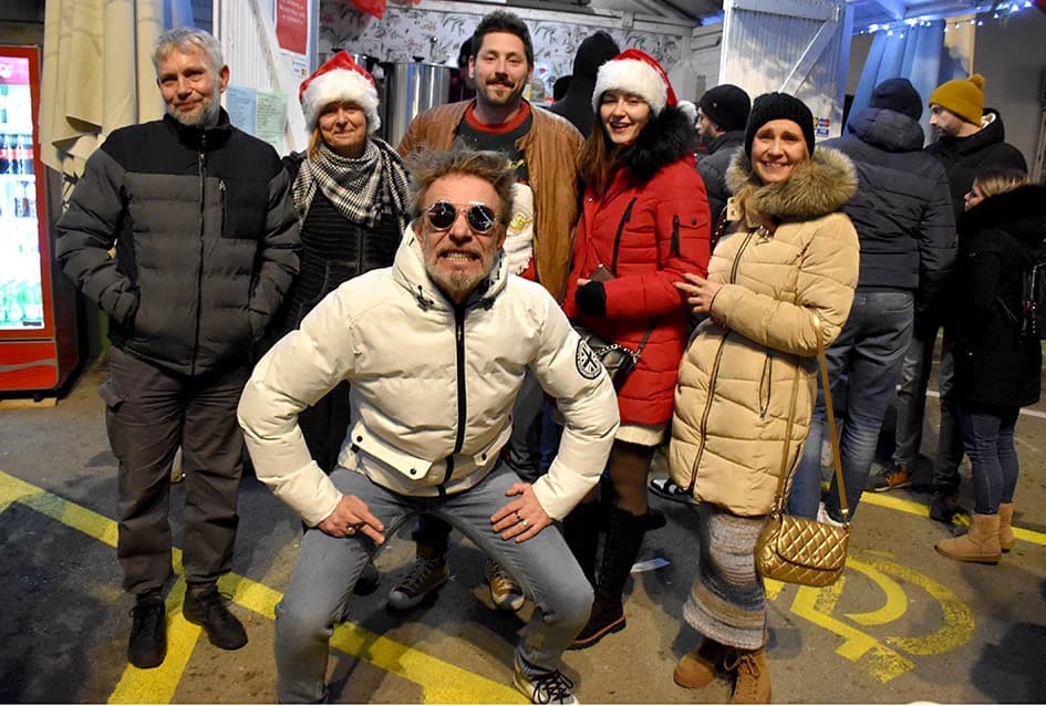 PONOVO OŽIVJELA ADVENTSKA POZORNICA U POŽEGI: Splićani zagrijali hladne Požežane