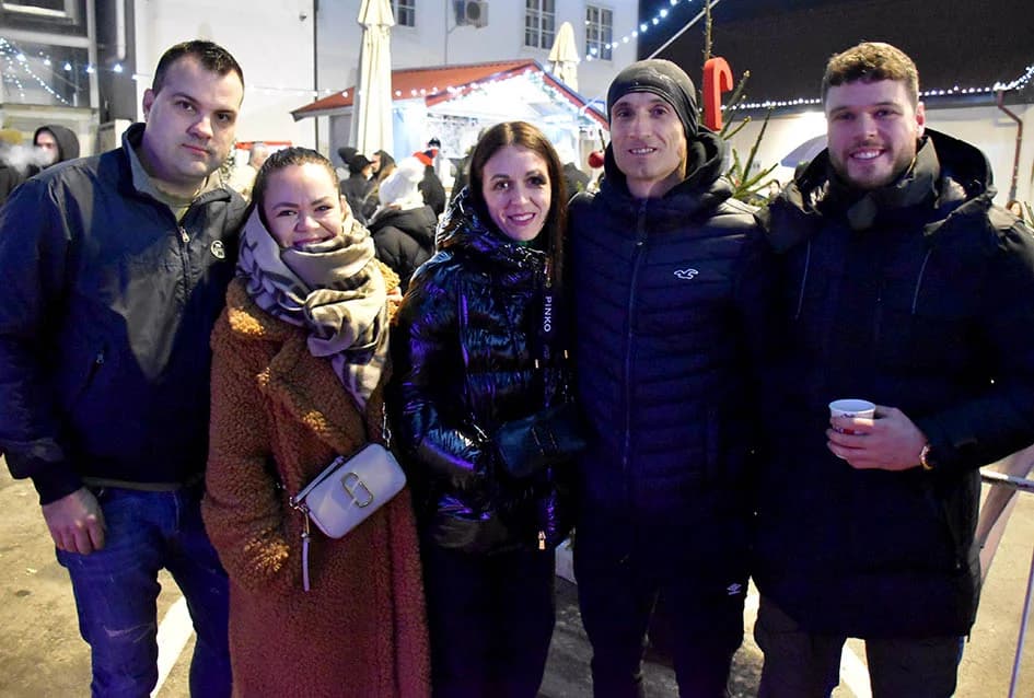 BLAGDANSKI PETAK IZA POŽEŠKE GRADSKE KUĆE  Nastupio lokalni dvojac, Teo i Marko