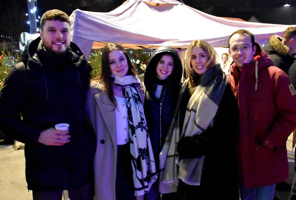 BLAGDANSKI PETAK IZA POŽEŠKE GRADSKE KUĆE  Nastupio lokalni dvojac, Teo i Marko