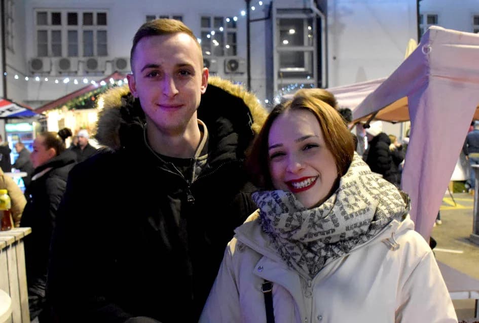 BLAGDANSKI PETAK IZA POŽEŠKE GRADSKE KUĆE  Nastupio lokalni dvojac, Teo i Marko