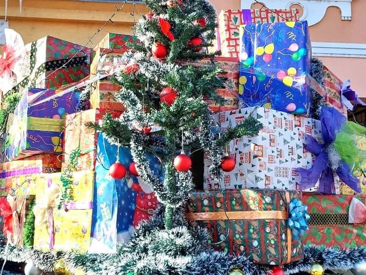 FOTOZABILJEŠKA: Božićna atrakcija ispred trgovačke radnje Max u Pleternici