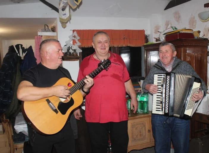 ZAVIČAJNI KUD „RAMA“ PLETERNICA: Održali tradicionalni božićni domjenak uz pjesmu i ples