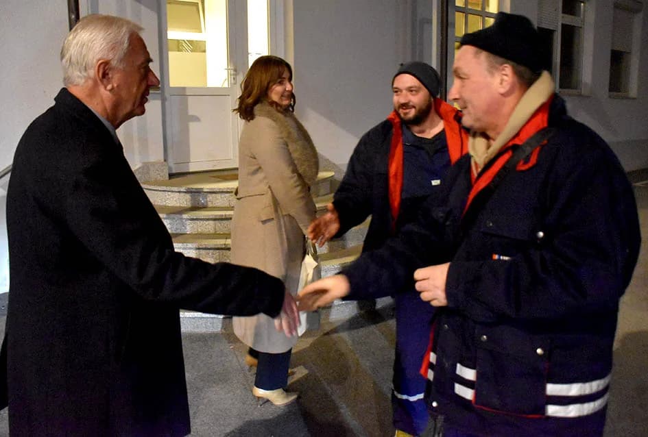 Dežurne službe u novogodišnjoj noći posjetili gradonačelnik Požege dr.sc. Željko Glavić i požeško-slavonska županica Antonija Jozić