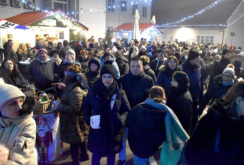 NAJLUĐA NOĆ U POŽEGI: Uz šampanjac i ples dočekana Nova godina