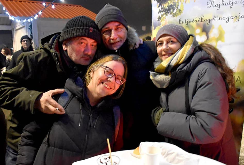 NAJLUĐA NOĆ U POŽEGI: Uz šampanjac i ples dočekana Nova godina