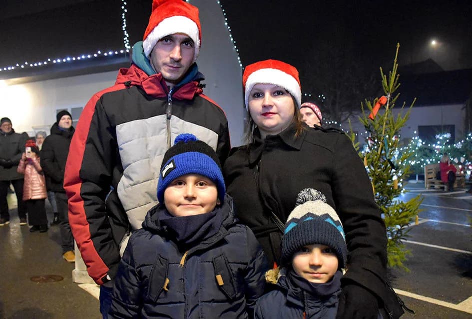 NAJLUĐA NOĆ U POŽEGI: Uz šampanjac i ples dočekana Nova godina