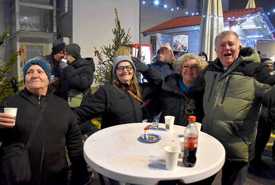 NAJLUĐA NOĆ U POŽEGI: Uz šampanjac i ples dočekana Nova godina