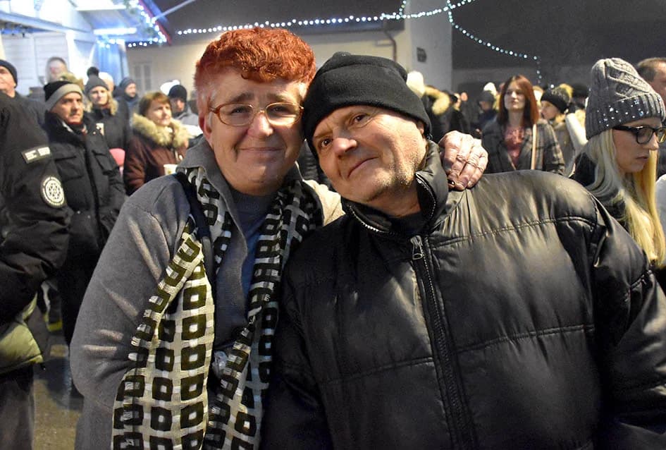 NAJLUĐA NOĆ U POŽEGI: Uz šampanjac i ples dočekana Nova godina