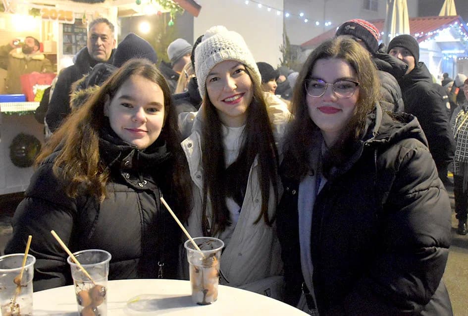 NAJLUĐA NOĆ U POŽEGI: Uz šampanjac i ples dočekana Nova godina