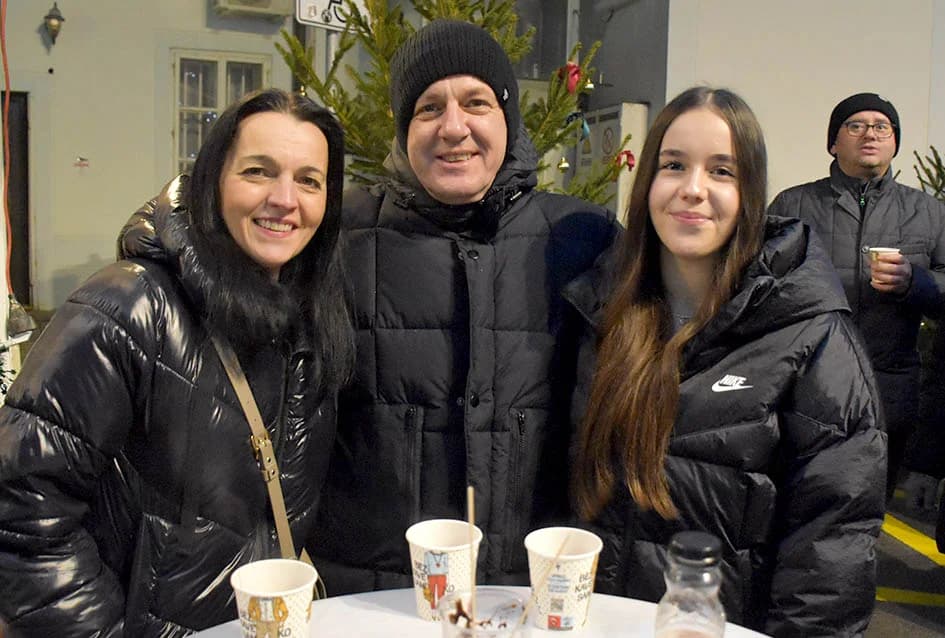 NAJLUĐA NOĆ U POŽEGI: Uz šampanjac i ples dočekana Nova godina