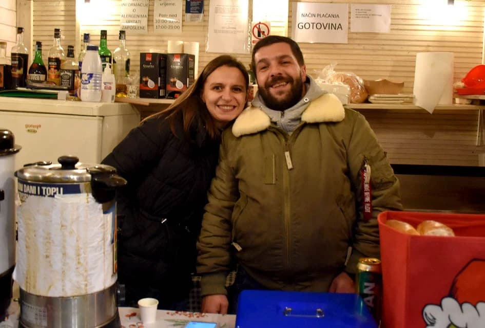 NAJLUĐA NOĆ U POŽEGI: Uz šampanjac i ples dočekana Nova godina