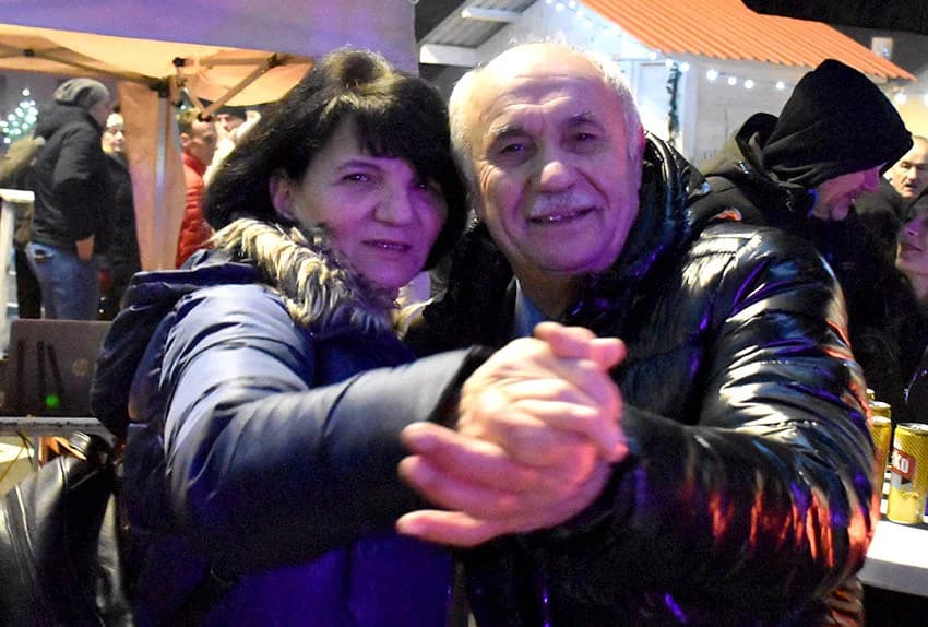 NAJLUĐA NOĆ U POŽEGI: Uz šampanjac i ples dočekana Nova godina