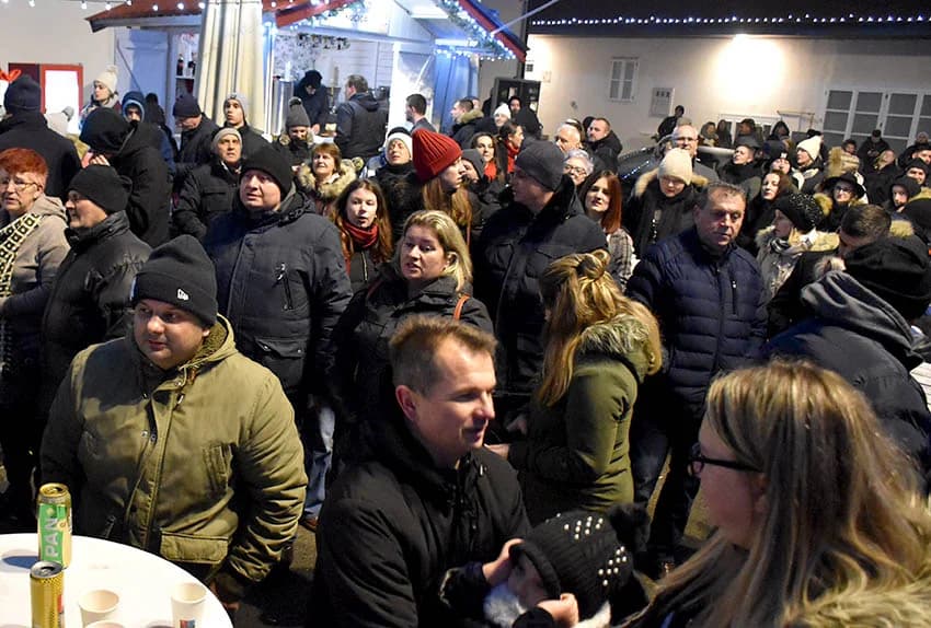 NAJLUĐA NOĆ U POŽEGI: Uz šampanjac i ples dočekana Nova godina