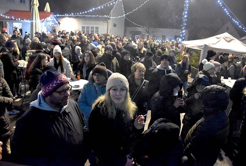 NAJLUĐA NOĆ U POŽEGI: Uz šampanjac i ples dočekana Nova godina