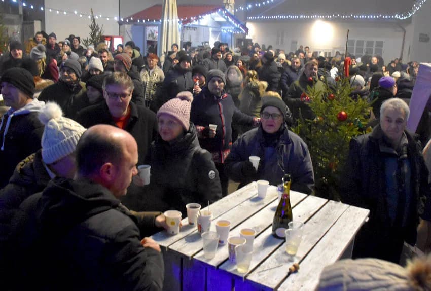 NAJLUĐA NOĆ U POŽEGI: Uz šampanjac i ples dočekana Nova godina