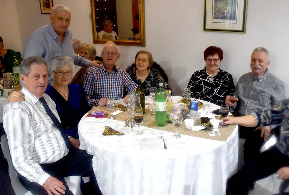 DOČEK NOVE GODINE U SVEČANOJ DVORANI LUKI U POŽEGI: Veselo do ranih jutarnjih sati