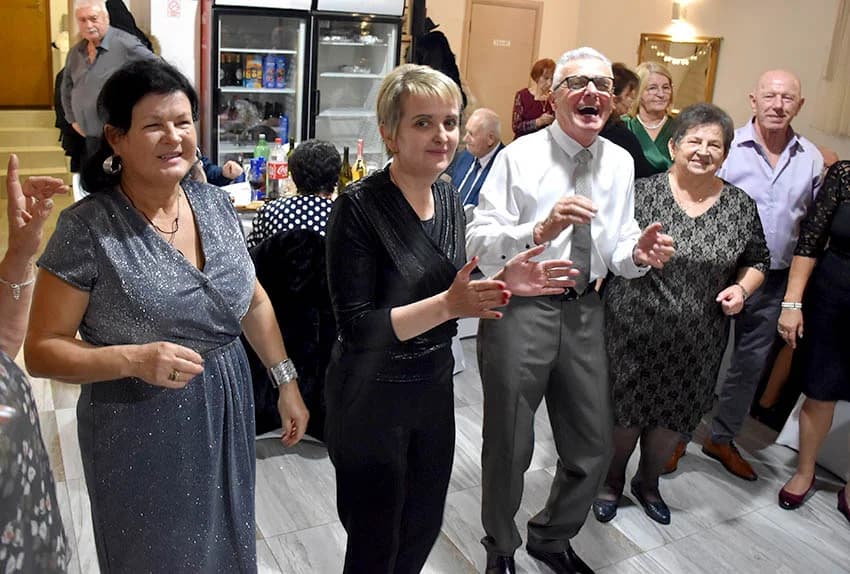 DOČEK NOVE GODINE U SVEČANOJ DVORANI LUKI U POŽEGI: Veselo do ranih jutarnjih sati