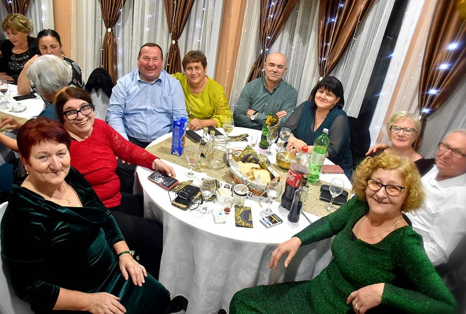 DOČEK NOVE GODINE U SVEČANOJ DVORANI LUKI U POŽEGI: Veselo do ranih jutarnjih sati
