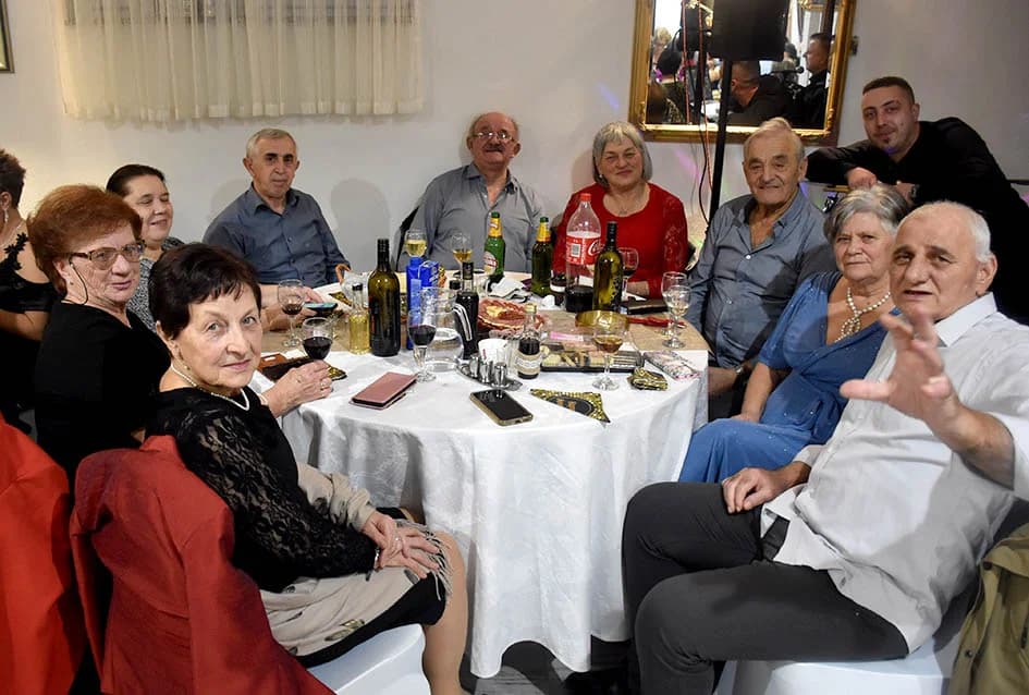 DOČEK NOVE GODINE U SVEČANOJ DVORANI LUKI U POŽEGI: Veselo do ranih jutarnjih sati