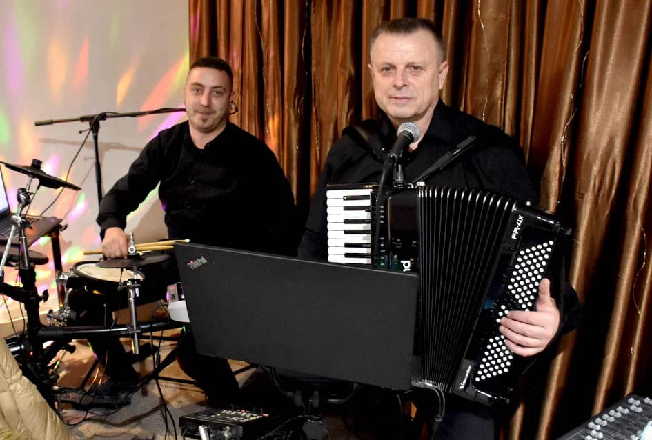 DOČEK NOVE GODINE U SVEČANOJ DVORANI LUKI U POŽEGI: Veselo do ranih jutarnjih sati