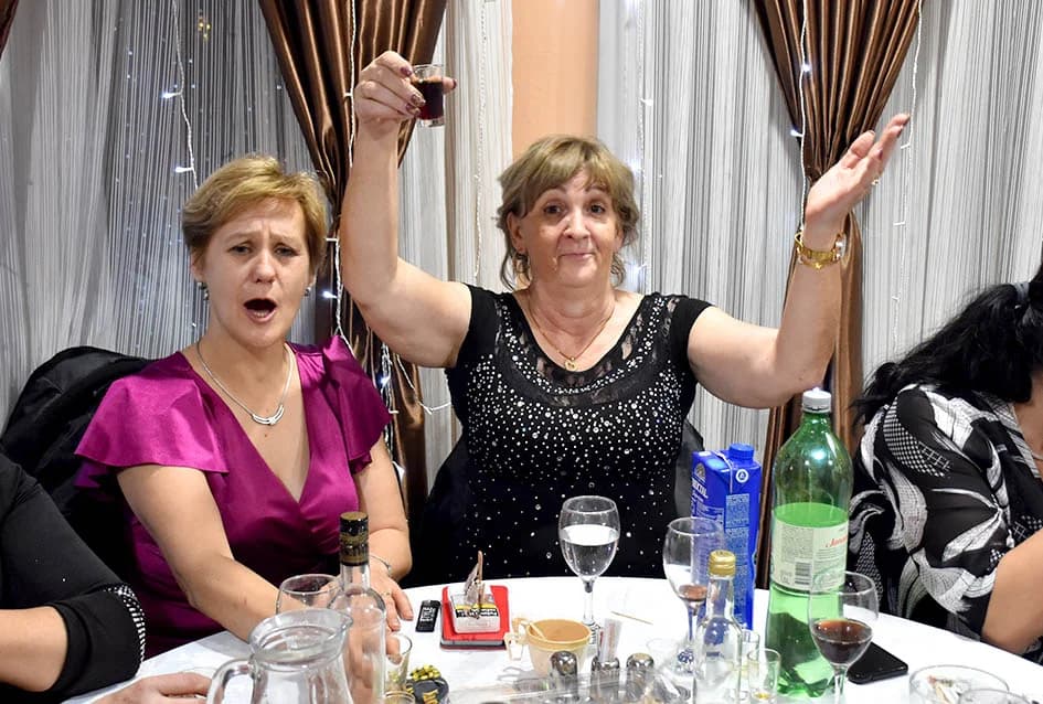 DOČEK NOVE GODINE U SVEČANOJ DVORANI LUKI U POŽEGI: Veselo do ranih jutarnjih sati