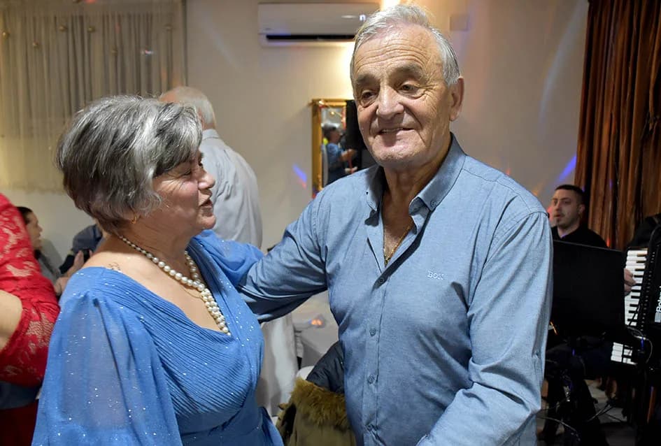 DOČEK NOVE GODINE U SVEČANOJ DVORANI LUKI U POŽEGI: Veselo do ranih jutarnjih sati