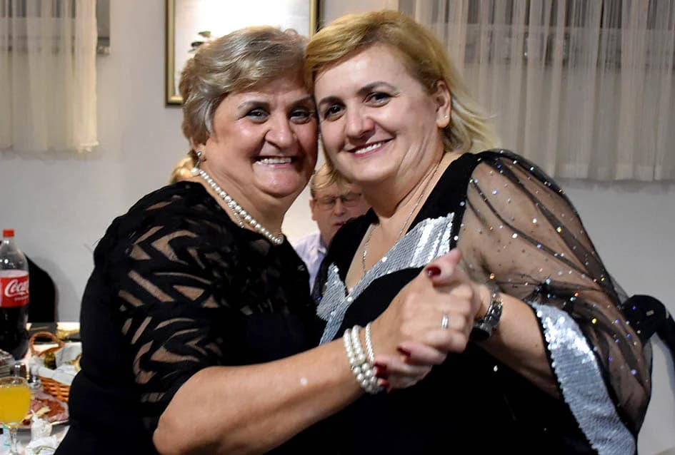 DOČEK NOVE GODINE U SVEČANOJ DVORANI LUKI U POŽEGI: Veselo do ranih jutarnjih sati