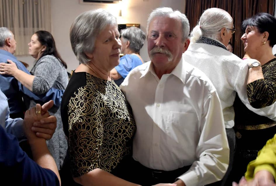DOČEK NOVE GODINE U SVEČANOJ DVORANI LUKI U POŽEGI: Veselo do ranih jutarnjih sati