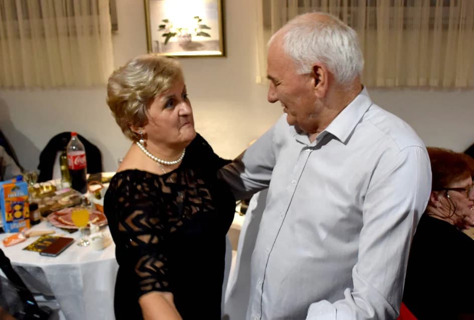 DOČEK NOVE GODINE U SVEČANOJ DVORANI LUKI U POŽEGI: Veselo do ranih jutarnjih sati