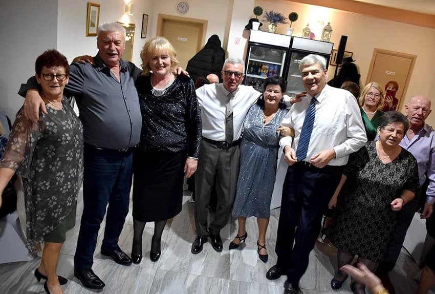 DOČEK NOVE GODINE U SVEČANOJ DVORANI LUKI U POŽEGI: Veselo do ranih jutarnjih sati