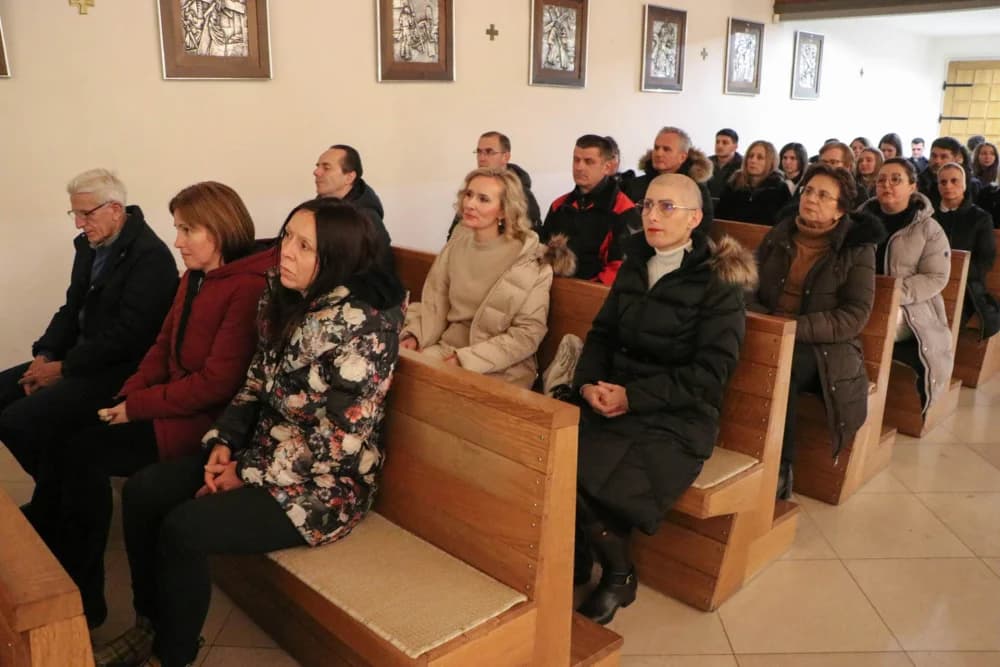 Molitveno bdijenje uoči Nove godine u požeškoj crkvi sv. Lovre