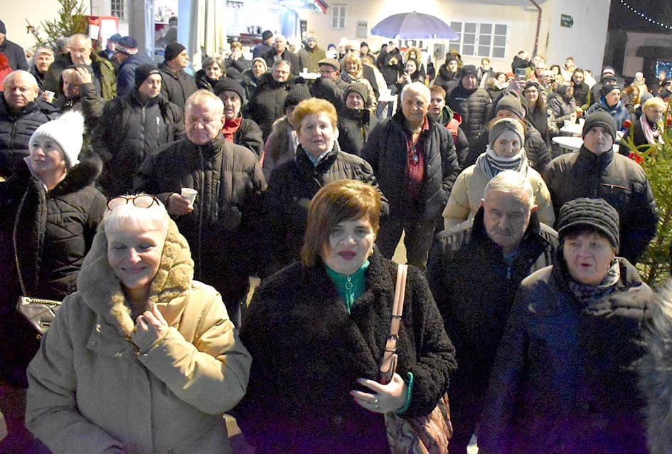 Ivan Štivić sve popularniji, a uz svoje tamburaše raspjevao više stotina Požežana
