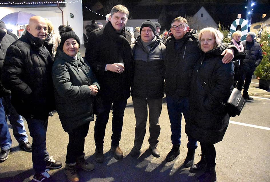 Ivan Štivić sve popularniji, a uz svoje tamburaše raspjevao više stotina Požežana