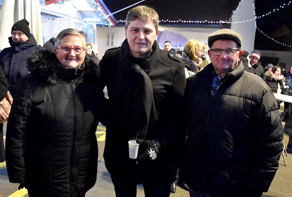 Ivan Štivić sve popularniji, a uz svoje tamburaše raspjevao više stotina Požežana