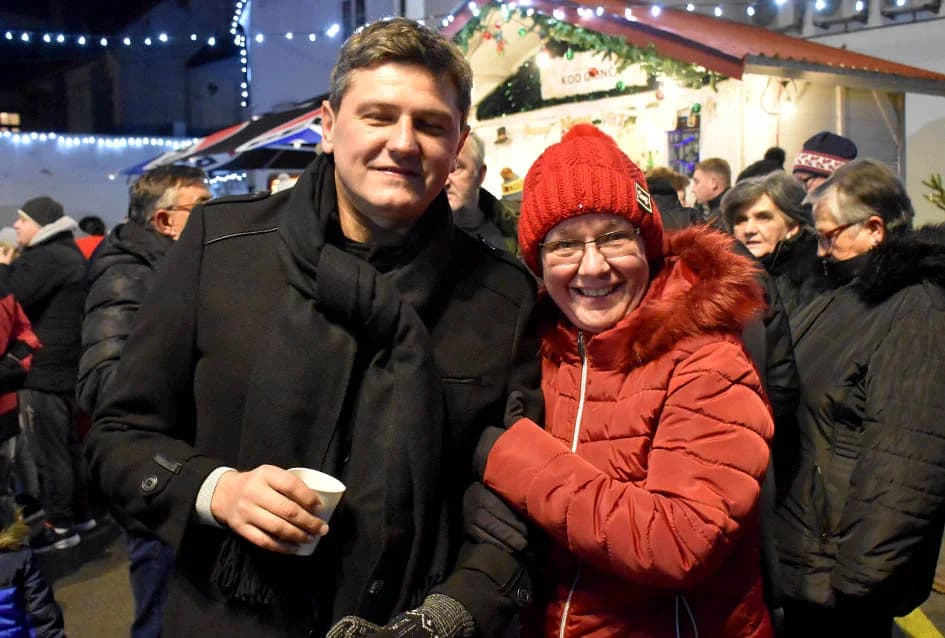 Ivan Štivić sve popularniji, a uz svoje tamburaše raspjevao više stotina Požežana