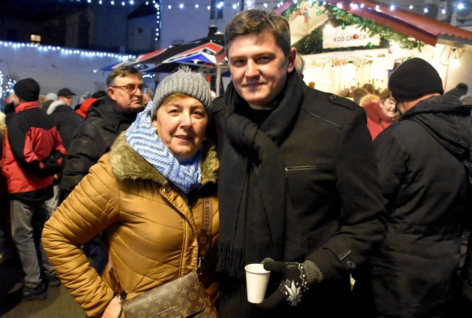Ivan Štivić sve popularniji, a uz svoje tamburaše raspjevao više stotina Požežana