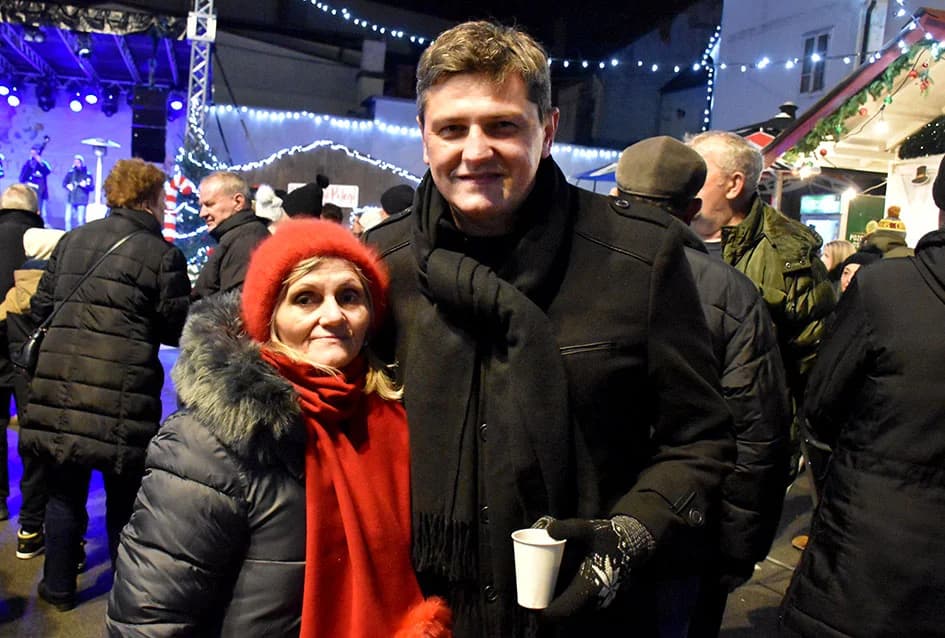Ivan Štivić sve popularniji, a uz svoje tamburaše raspjevao više stotina Požežana