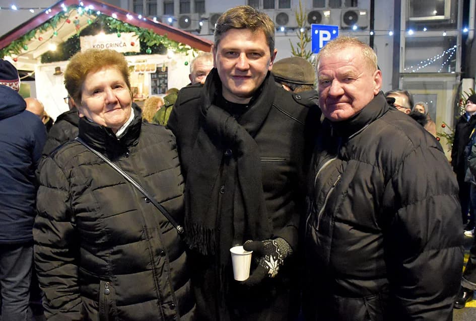 Ivan Štivić sve popularniji, a uz svoje tamburaše raspjevao više stotina Požežana