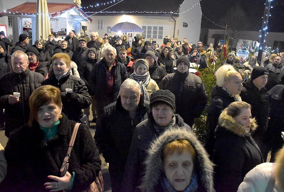 Ivan Štivić sve popularniji, a uz svoje tamburaše raspjevao više stotina Požežana