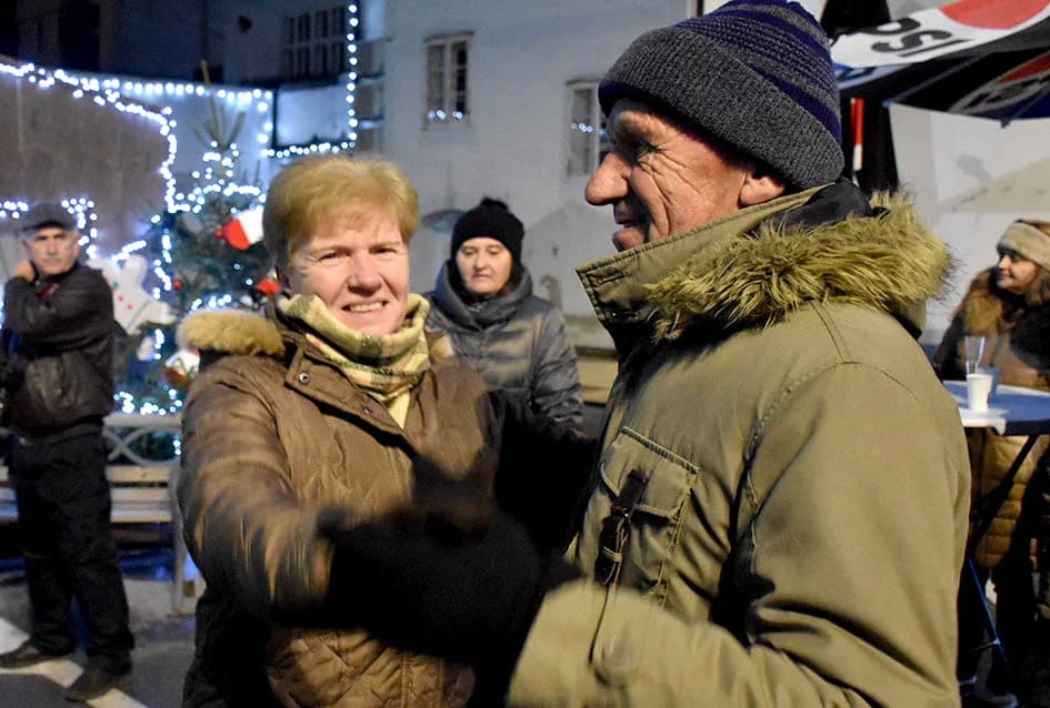 Ivan Štivić sve popularniji, a uz svoje tamburaše raspjevao više stotina Požežana