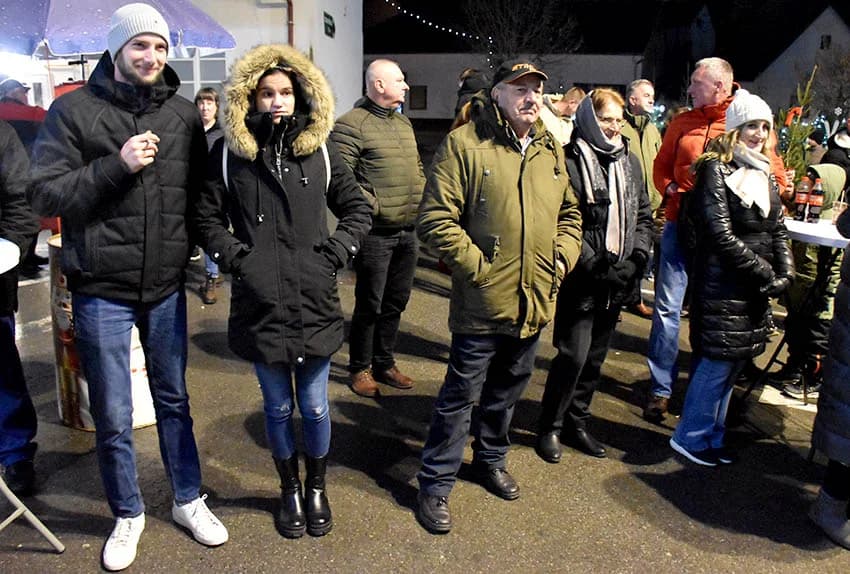 Ivan Štivić sve popularniji, a uz svoje tamburaše raspjevao više stotina Požežana