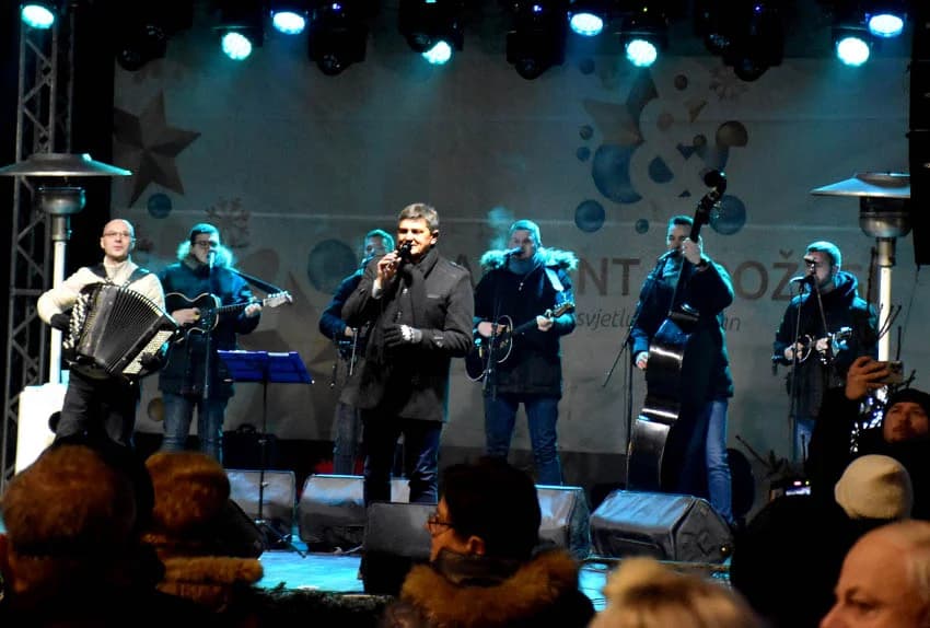 Ivan Štivić sve popularniji, a uz svoje tamburaše raspjevao više stotina Požežana