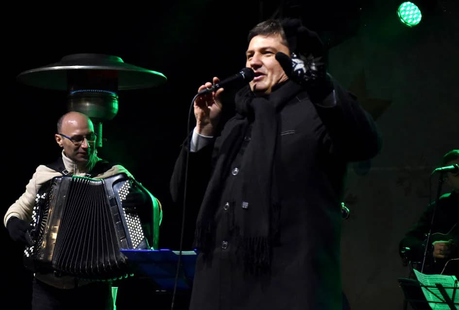Ivan Štivić sve popularniji, a uz svoje tamburaše raspjevao više stotina Požežana