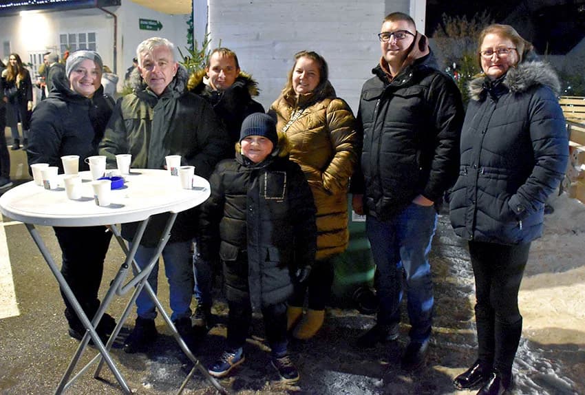 Ivan Štivić sve popularniji, a uz svoje tamburaše raspjevao više stotina Požežana