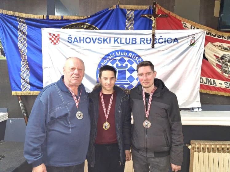 NOVOGODIŠNJI ŠAHOVSKI TURNIR U SLAVONSKOM BRODU: Nadmoćni pobjednik Stjepan Damjanović iz Šahovskog kluba „Vina Markota“
