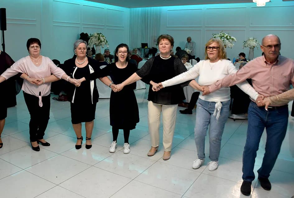 ZABAVA U POŽEŠKOJ SVEČANOJ DVORANI GLORIA: Uz ples i kola do iza ponoći