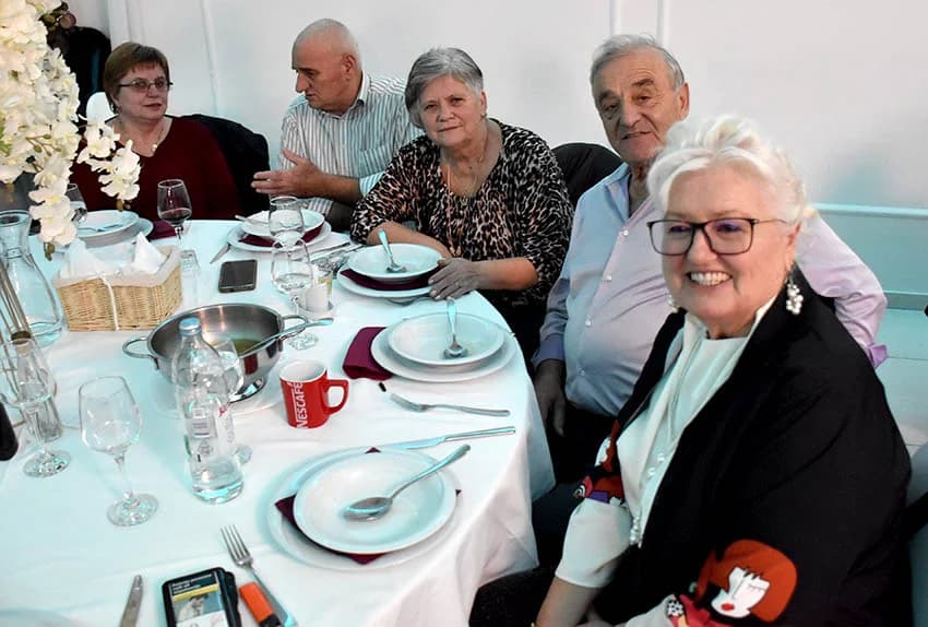 ZABAVA U POŽEŠKOJ SVEČANOJ DVORANI GLORIA: Uz ples i kola do iza ponoći