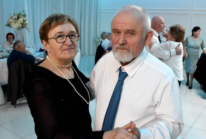 ZABAVA U POŽEŠKOJ SVEČANOJ DVORANI GLORIA: Uz ples i kola do iza ponoći